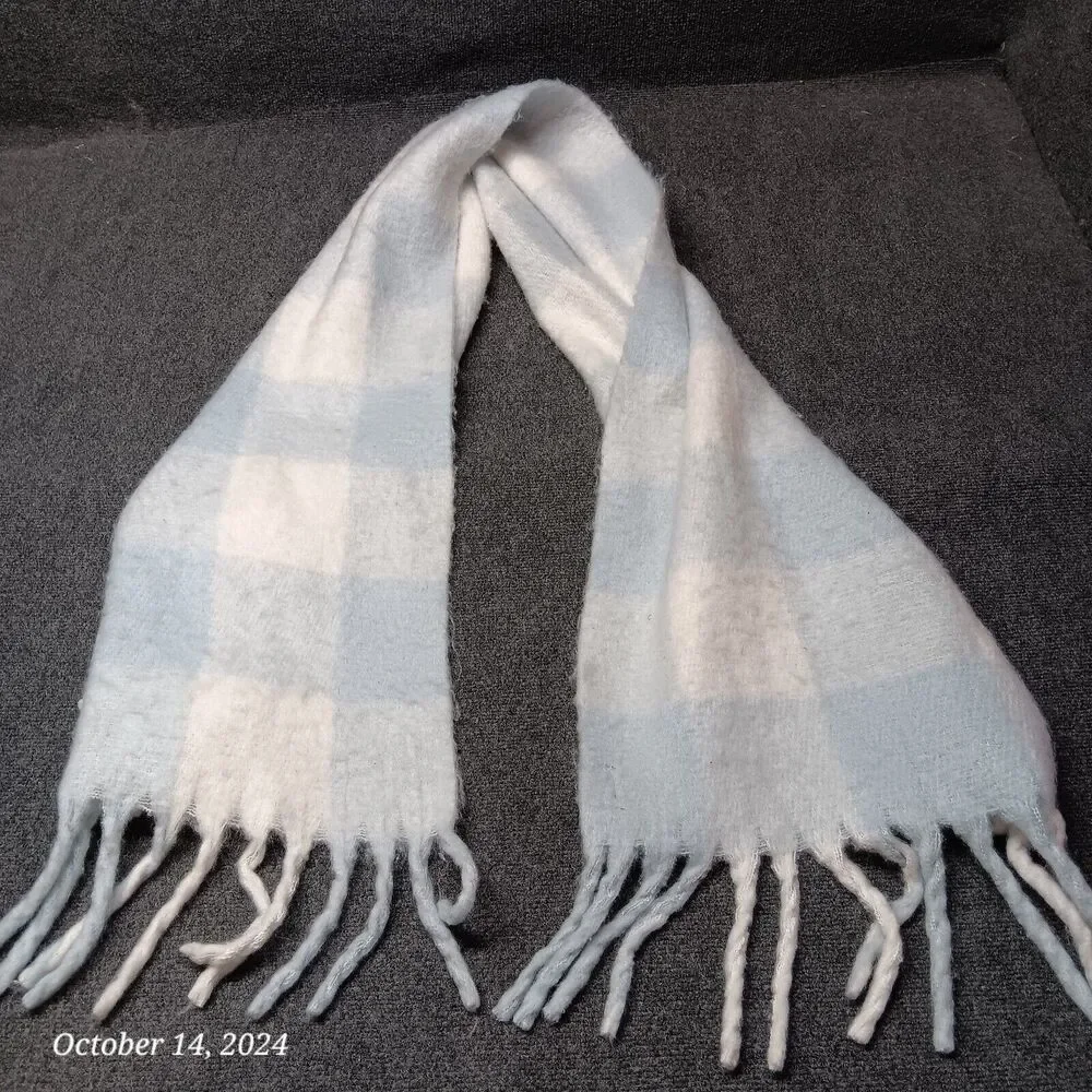 Steve Madden Very Large Scarf Blue Plaid Super‎ Soft Fringe